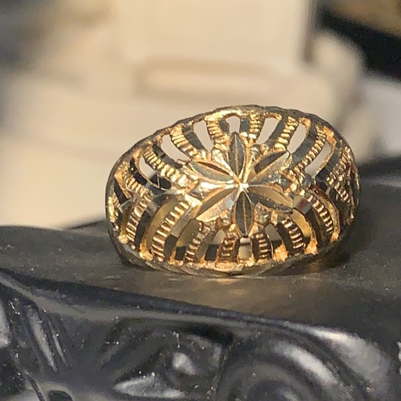 Solid gold ring